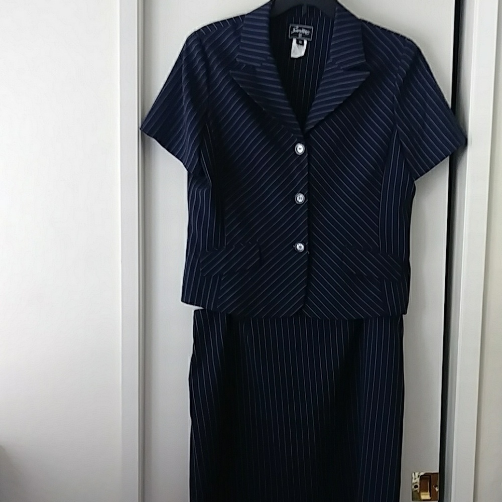 Short Sleeve Suit Jacket with Skirt